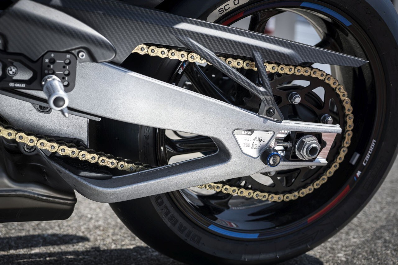 DueruoteTG #238 - Abbiamo guidato in pista la BMW che corre in SBK! 